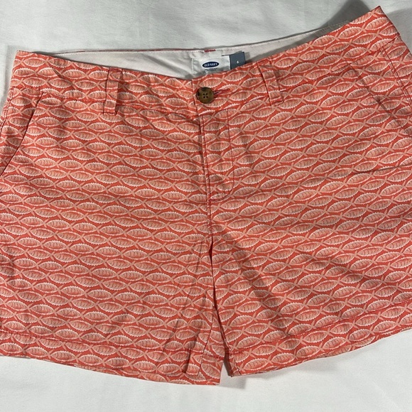Old Navy Pants - Old Navy womens orange fish pattern flat front 5" inseam chino shorts - size 6